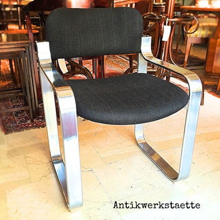 Eero Aarnio executive chair
