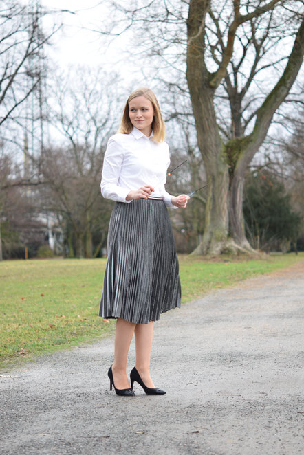 Happy New Year - Silvesterlook - Outfit mit silberfarbenem Plisseerock.