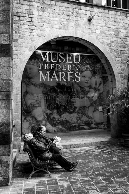 Turisti al Museu Frederic Marès di Barcellona