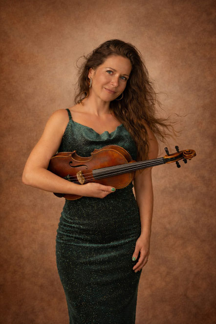 Julia Molnár - Dipl.- Geigerin