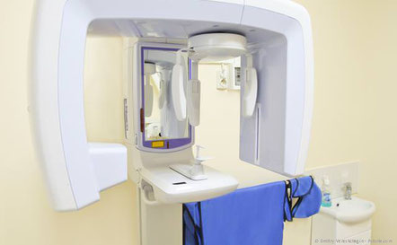 Sog. Volumen-Tomograph (DVT) für dreidimensionale Aufnahmen der Kiefer: Mehr Sicherheit bei der Implantation