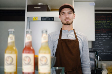 Fabian in seinem vegetarischen Foodtruck in München