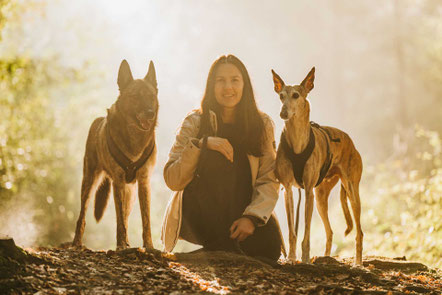 Dog Advice: Manuela Peter mit Hunden