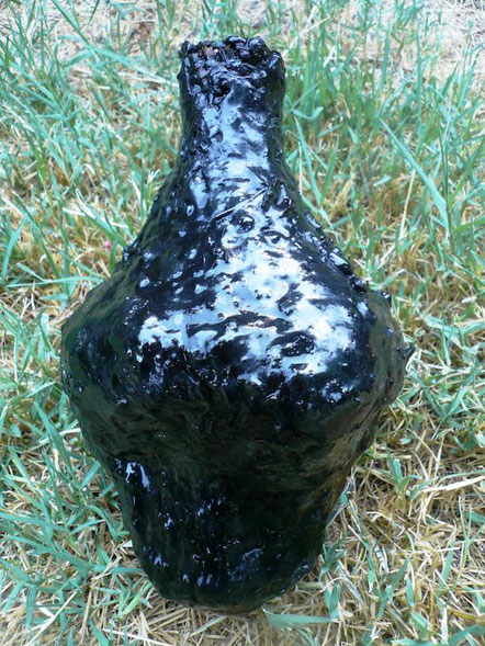 Bitumen-lined water bottles created in the traditional method used by Native Californian Indians. Credit: Sabrina Shotls, Smithsonian Institution.