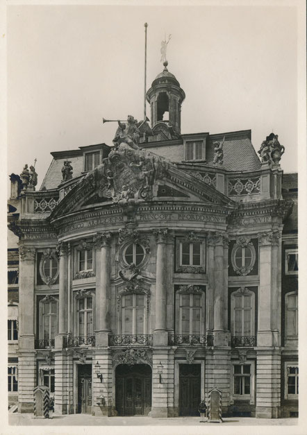 um 1930