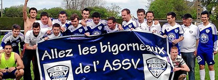 Joueurs et dirigeants du club de l'ASSV ont fêté, dimanche soir, la montée en Division 2 de district.