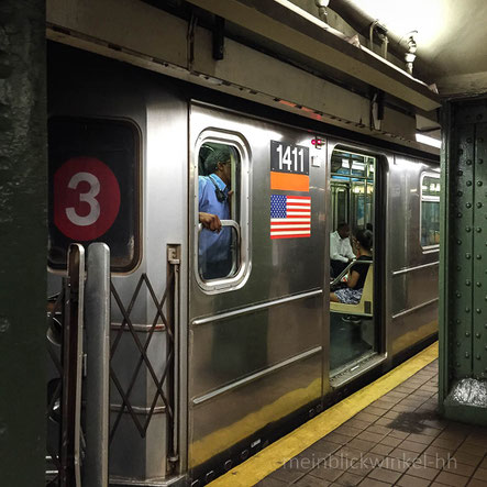 New York City U-Bahn Bahnhog Bahnsteig Urlaub Amerika