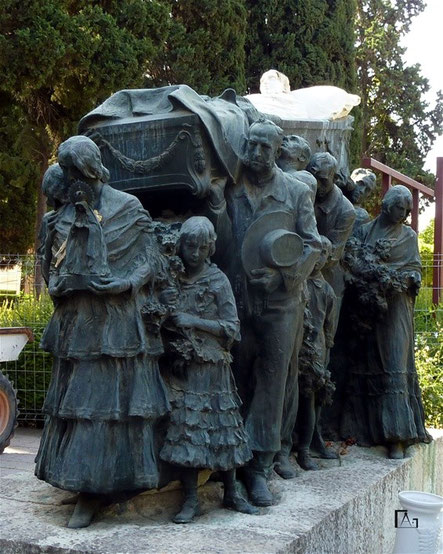 MAUSOLEE DE JOSELITO. CIMETIERE SAN FERDINANDO, SEVILLE. SCULPTEUR : MARIANO BENLLUIRE . C* www.torolibre.fr  AVEC NOS REMERCIEMENTS