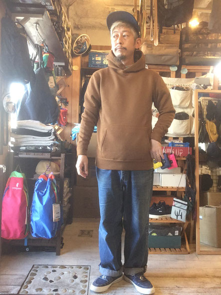 ※172㎝65㎏体型でサイズ「L」着用（Cozy Brown）表面