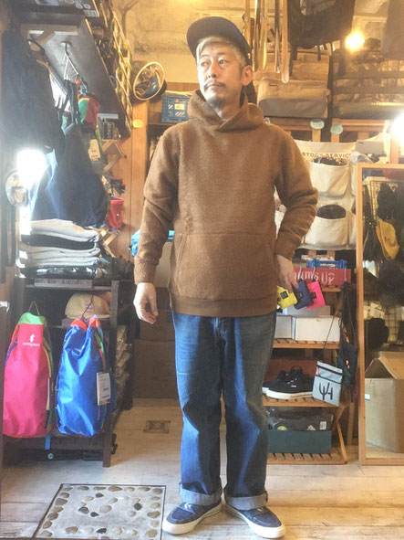 ※172㎝65㎏体型でサイズ「XL」着用（Cozy Brown）裏面