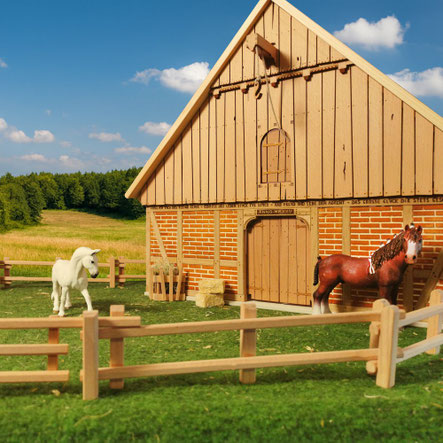 Handgefertigter Holzpferdestall für deine Schleich® Pferde
