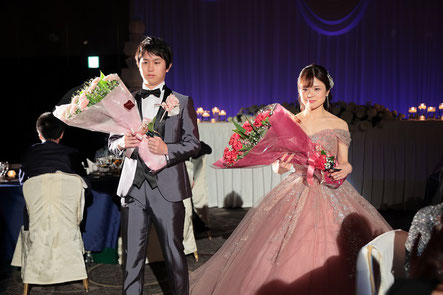 リーガロイヤルホテル大阪、大阪-神戸-京都での結婚式持ち込み、外注カメラマンは結婚式moviesへお任せください- 記録ビデオ撮影-撮って出しエンドロール-写真スナップ撮影が40000円から