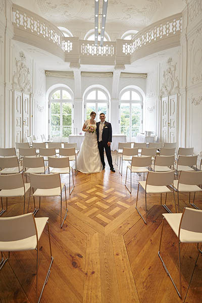 Der weiße Saal im Schloß Ettersburg, beliebt für die standesamtliche Trauung