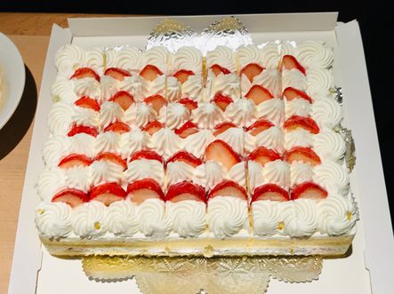 「霧島菓子処 森三」で購入したバースデーケーキの写真