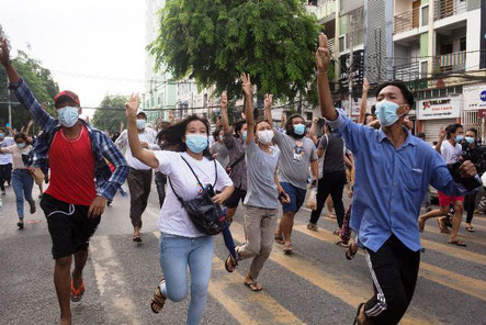 Flashmob mod militærjuntaen i hovedstaden Naypyidaw 