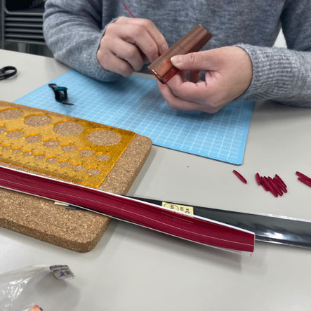 いくつも同じものをくるくると作業中