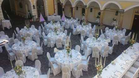 Gedeckte Hochzeitstafel Schloss Weikersdorf