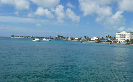 Pool-Wasser vor Grand Cayman