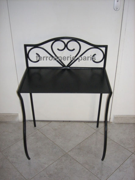 Table de nuit en fer forgé fait en 2004 breveté