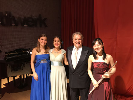 v.l. Frau Xenia von Randow(Sopran), Brummer, Kamen Todorov(Bariton) & Miho Shirai(Flöte) 左からXenia von Randow氏(ソプラノ)、ブルマー、Kamen Todorov氏(バリトン)&白井美穂氏(フルート)