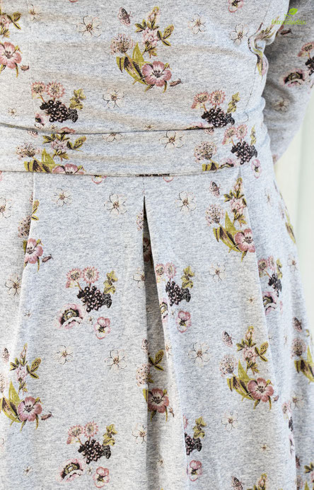 Detail Kellerfalte Wickelkleid Diane
