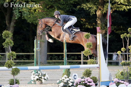 Julian de Boer wint met Carollo de 1.45m Horse Service International Prijs.