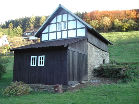 Unser Backhaus im Herbst 2004: Im neuen Gewand.