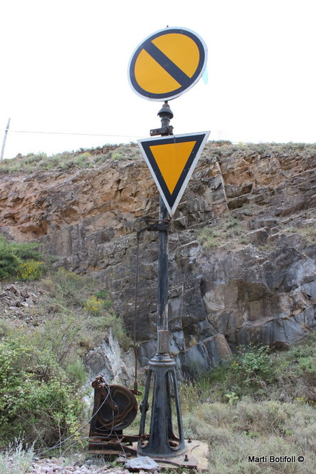 4 - Avanzada Ágreda lado Ólvega (En el momento de la toma de la imagen, la señal estaba girada 90º respecto a la vía, e indicaba Vía Libre en vez de Anuncio de parada