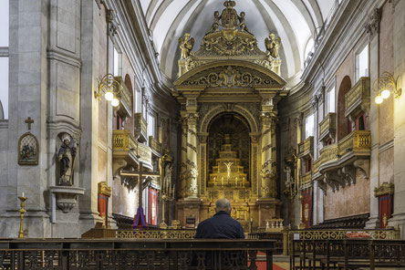 Bild: Im Innern der Igreja da Trinidade in Porto 