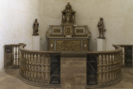 Bild: Altar im Chorumgang in der Kirche der Abbaye Saint-Michel-de-Cuxa