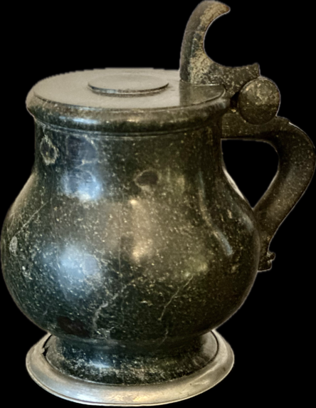 Kleiner Serpentin Krug um 1700, Höhe 13 cm