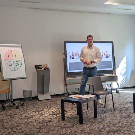 Trainer beim Führungskräftetrainning Seminar Persönlichkeit 