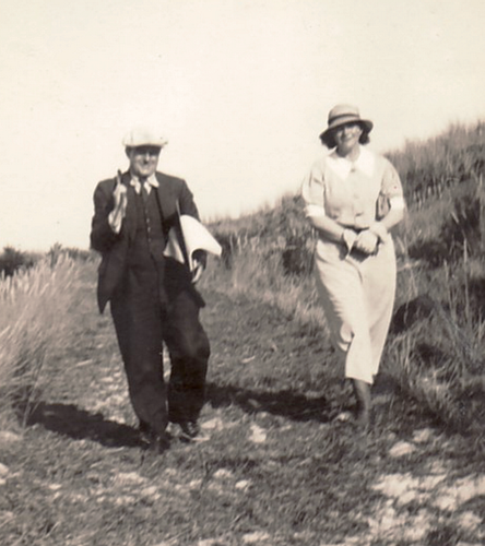 Historical photo: Erwin Bowien (1899-1972) in exile in the Netherlands during a visit by his muse Erna Heinen-Steinhoff (1898-1969) in 1934