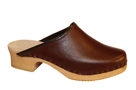 Sabot suédois classique pour homme modèle Bob réalisé à la main et sur mesure par les sabots d'isa maître artisan sabotier
