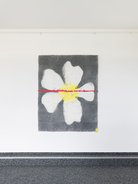 WEISSE ROSE – FREIHEIT. 2021, 160 x 124 cm, pulp spraying and painting on handmade flax paper, pigment, folding, edition of 8 unique pieces in series, photo © materialmatters 