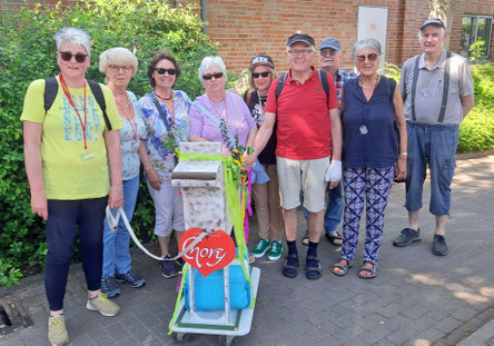 Die Gruppe startet mit ihrem Chory