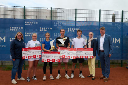 v.l.n.r.: Pia Hosemann (NBG), Hannah Eifert (2.), Juliane Triebe (Championesse), Karim Al-Amin (Champion), Tobias Berning (2.), Sylvia von der Oest (Hoteldirektorin Strandhotel/Inselhotel Vierjahreszeiten/AG EMS), Christoph Damaske (B.FIT-Sportconsulting)