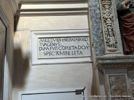 Matera - Duomo : Formule commémorative médiévale indiquant l’achèvement des travaux de la cathédrale