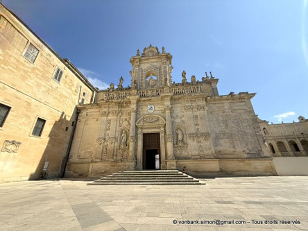 Lecce - Duomo : Entrée/Façade Nord donnant sur la place donnant sur la place