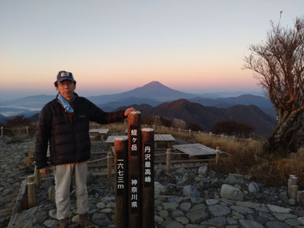 見事な富士の朝焼けをバックに