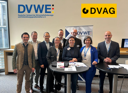 Foto von links: Johannes Hofner (DVWE), Marc Funk (DVWE), Sascha Dorday (DVWE), Ramona Riederer (DVAG), Dr. Bernhard Kräußlich (DVAG), Geber Iris (DVWE), Rolf Kammann (DVWE), Katharina Schlag (DVWE), Jan Schlesinger (DVAG)