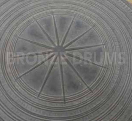 Fig. 3. Central star on a tympanum (12 rays here – each 10 cm long)
