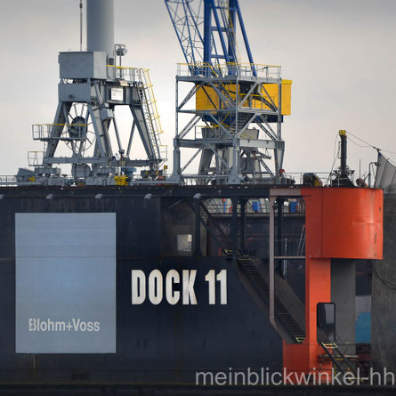 Hamburg Hafen Elbe Werft Schiffswerft Blohm + Voss Hafenkran Hafenkräne