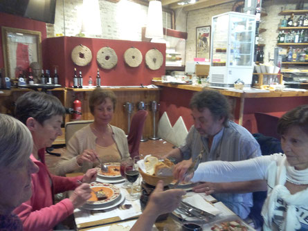 Au restaurant pour goûter les spécialités espagnoles.