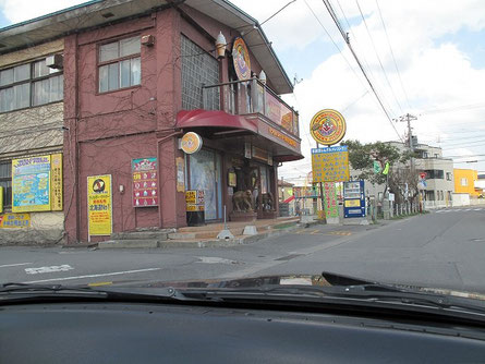 通り掛かりのラッキーピエロ上磯店に寄る。住宅街のど真ん中にあるのよ・・