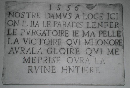 Lapide DOMUS MOROZZO - UNA SENTENZA SU PIETRA