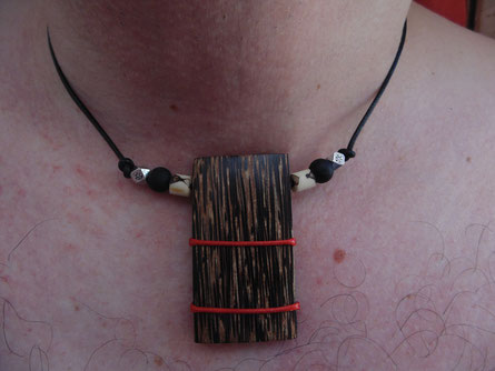 Collier "BOIS PRECIEUX" : Création Ongles-et-Bijoux-d'Art.