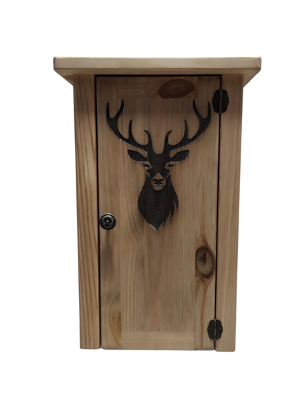 Hängeschrank aus Massivholz mit Hirschmotiv im Landhausstil