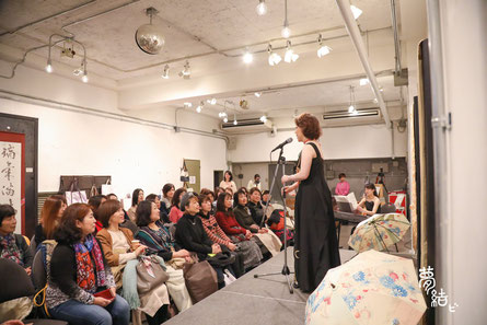 「夢結び」というイベントで舞台両脇に着物日傘を展示しました