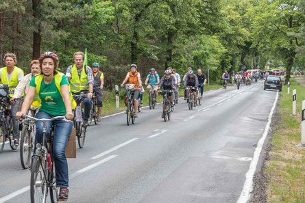 Demo für Radwegbau entlang der L21 zwischen Zühlsdorf und Summt